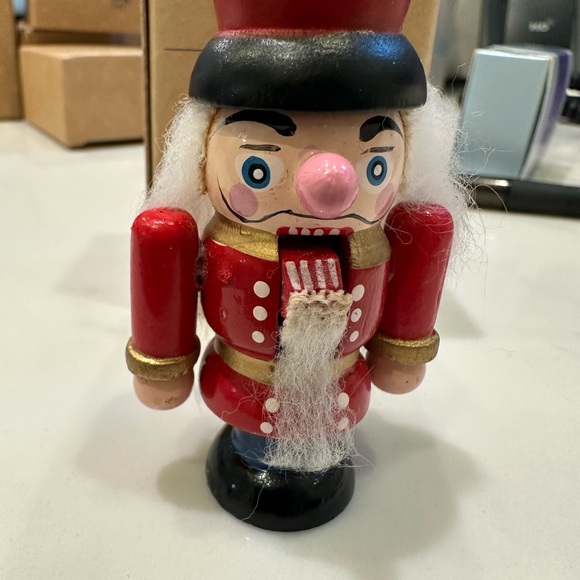 Avon Holiday Nutcracker Ornament- red - Picture 14 of 16